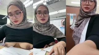Nadia Tunjukin Toket Ke Teman Di KAntor